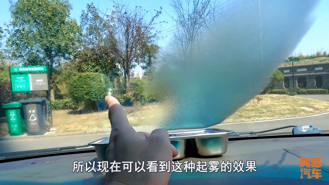 车玻璃总是起雾防雾喷剂管用不,车子玻璃起雾用热风吹