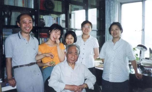 董卿唱哭了所有人,董卿都被说哭了