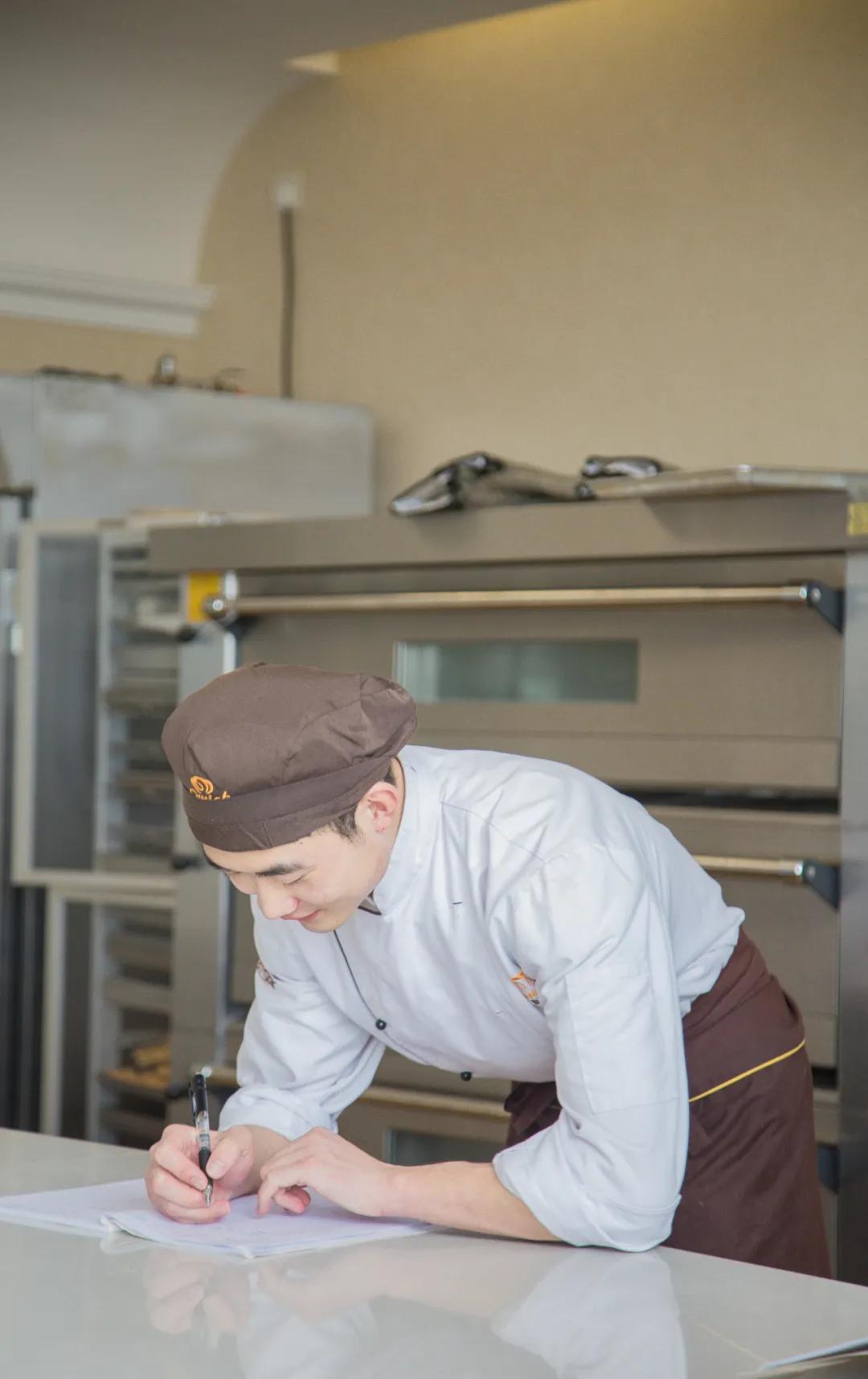 烘焙师学徒每天做什么,烘焙学徒的真实经历