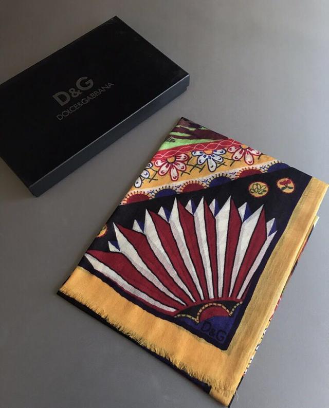 今年最流行的十款围巾,今年最潮围巾15种戴法视频