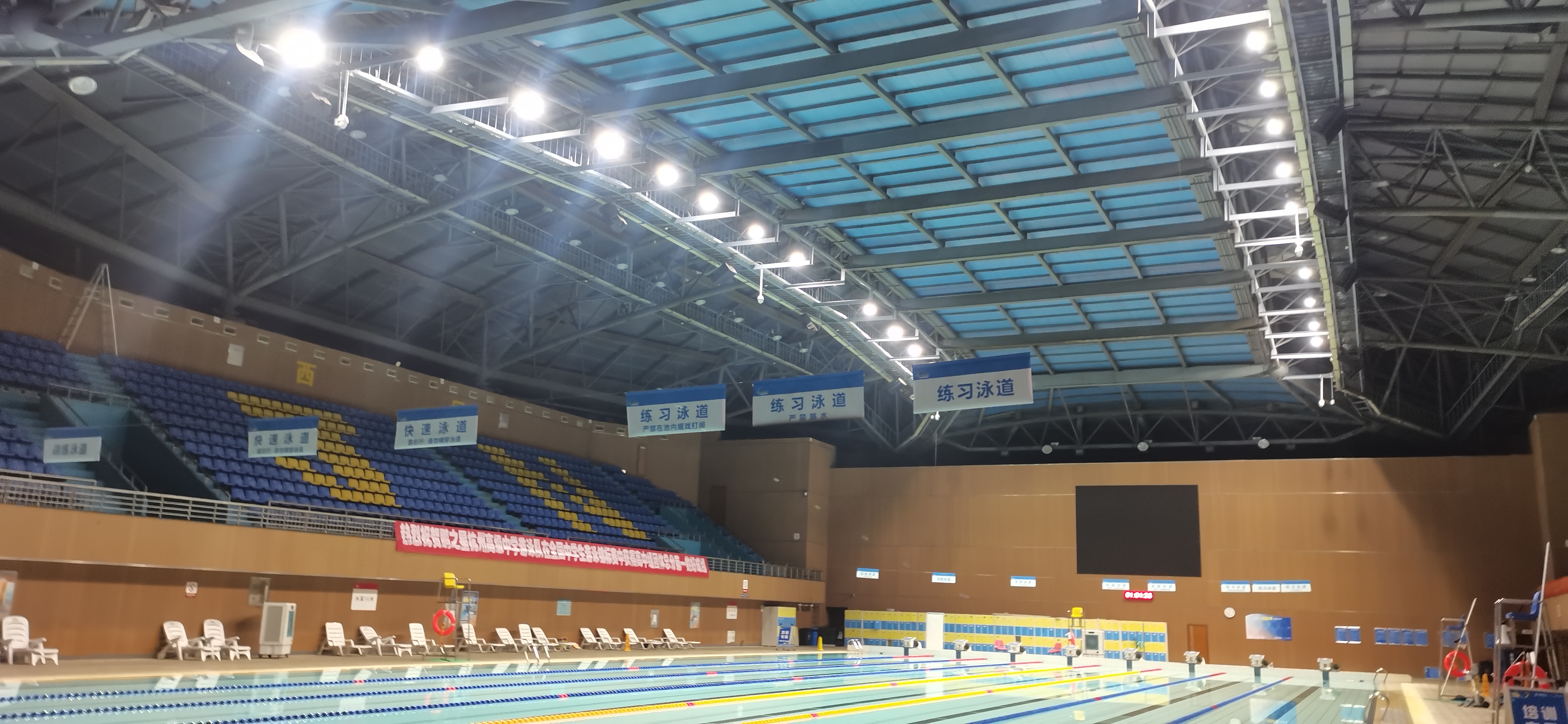 惟亚蒂体育照明灯具厂家,亚明照明led篮球场照明灯