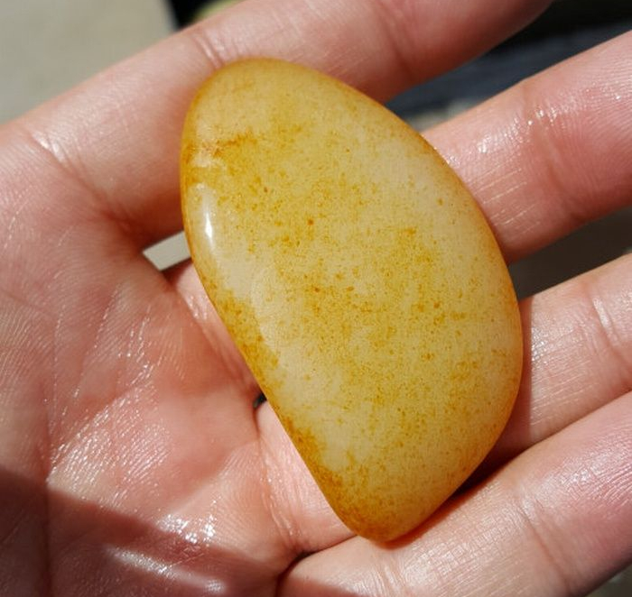 新疆和田玉籽料滚筒染色,染色和田玉籽料皮色特点