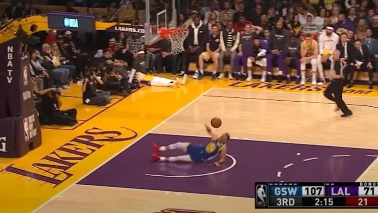 詹皇39分骑士遭47秒逆转,库里谈詹姆斯56分战胜勇士