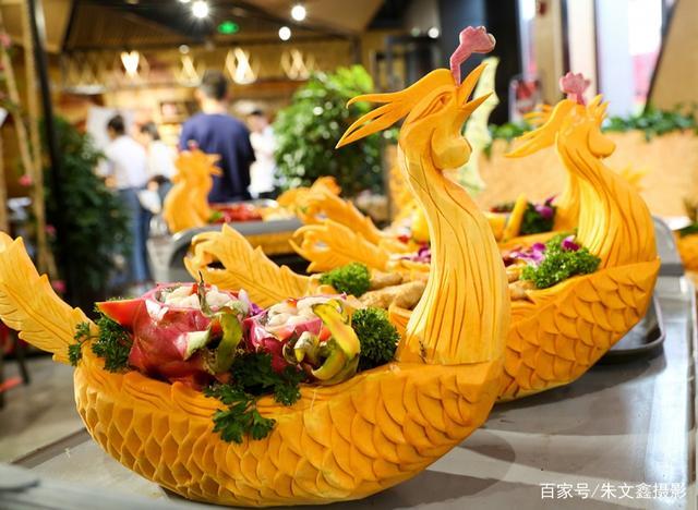 小龙虾原产地潜江深夜小龙虾盛宴,舌尖上的美味小龙虾