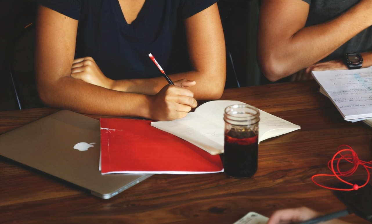 人到中年被辞退是换工作还是创业,人到中年被离职了怎么办