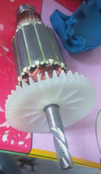 手电钻前面的夹头构造及更换,晶思达手电钻开关总成内部构造