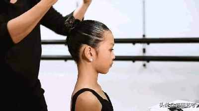 速度收藏，不会盘头？舞蹈生4种不同的盘头方法，快快学起来