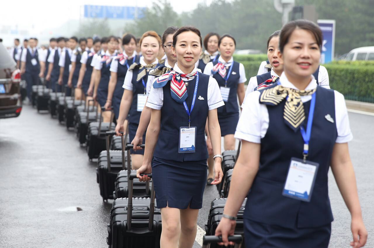 消失的旅游门店,合并的冤家对手