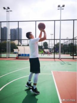 中考体育项目居家锻炼指南⑥|动图+分析，手把手教篮球练习技巧