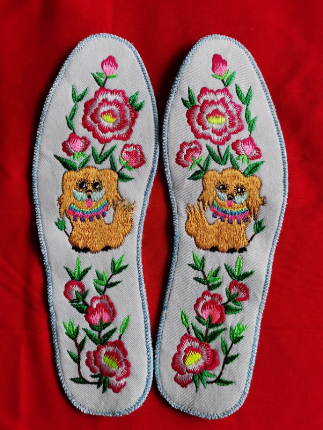 绣花鞋垫太美了,妈妈刺绣鞋垫