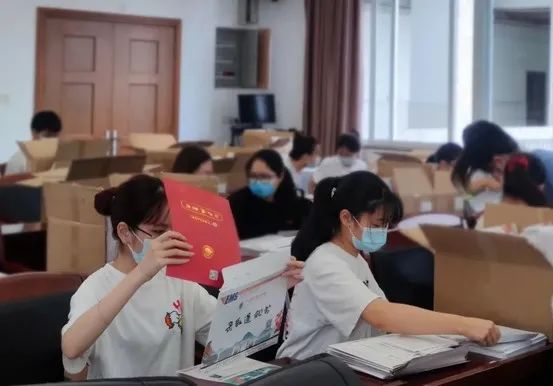 录取通知书好看的一本大学,盘点各大学精美录取通知书