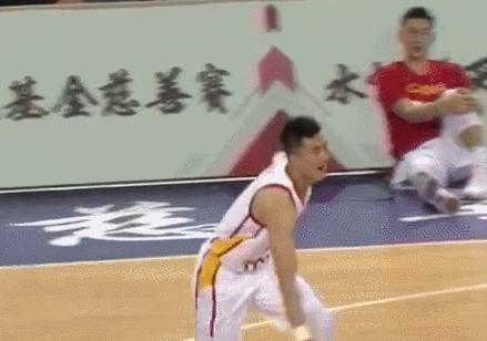 中学生体育失误搞笑集锦,搞笑视频体育精彩瞬间