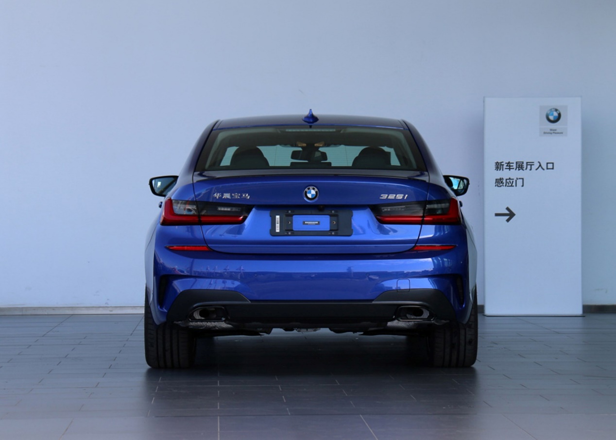 华晨宝马320/330，售价为29.39-31.89万元，满足大多数人喜好