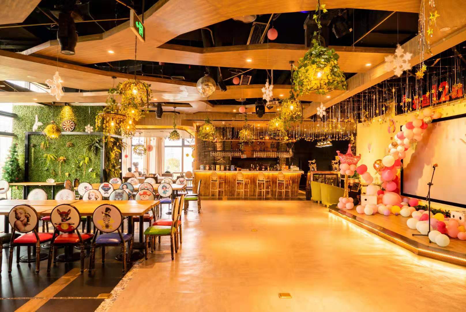 越来越多年轻人玩游戏,现在的年轻人去轰趴