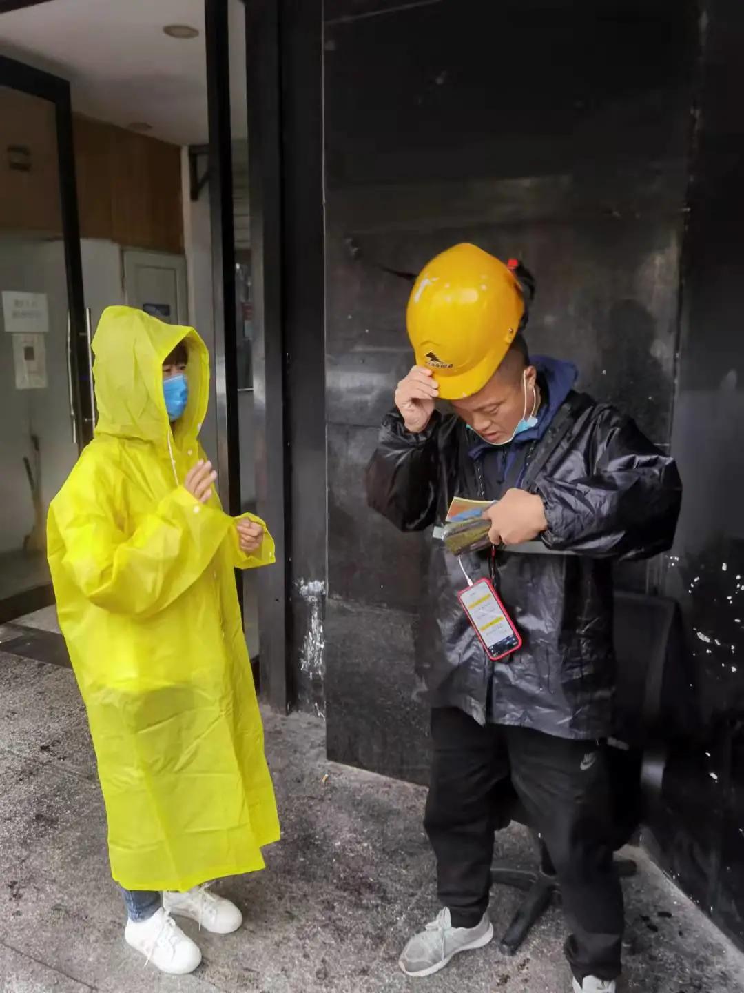 “暖‘新’在行动·中秋献爱心”区总工会联合多部门服务新就业群体（二）