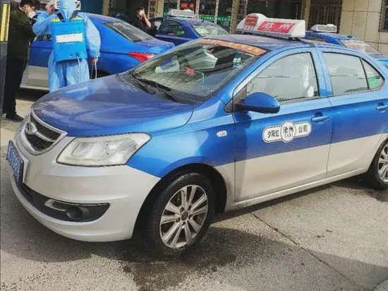 暖心！沧州新协和男科医院免费为出租车消毒