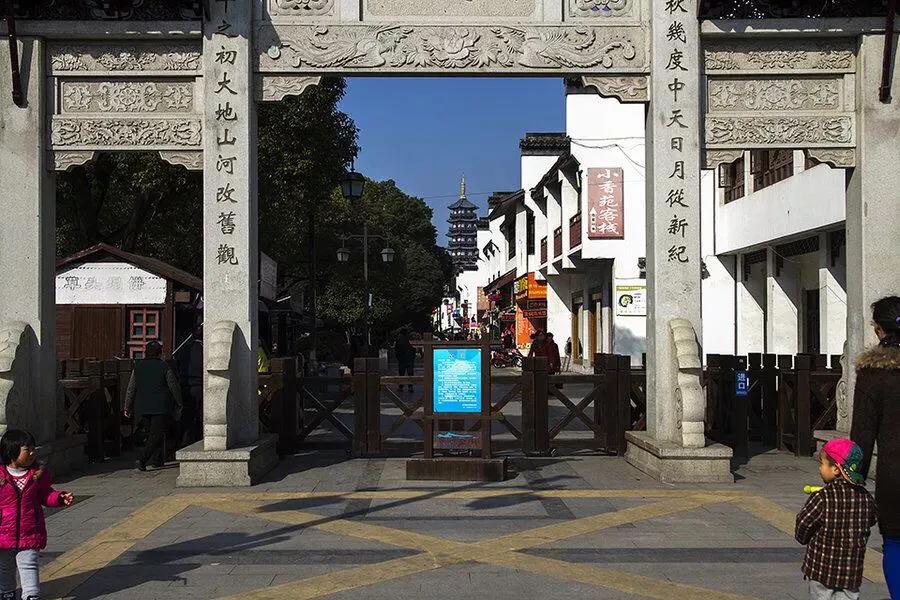 上海地铁沿线景点全部免费,上海地铁11号线上海赛车场