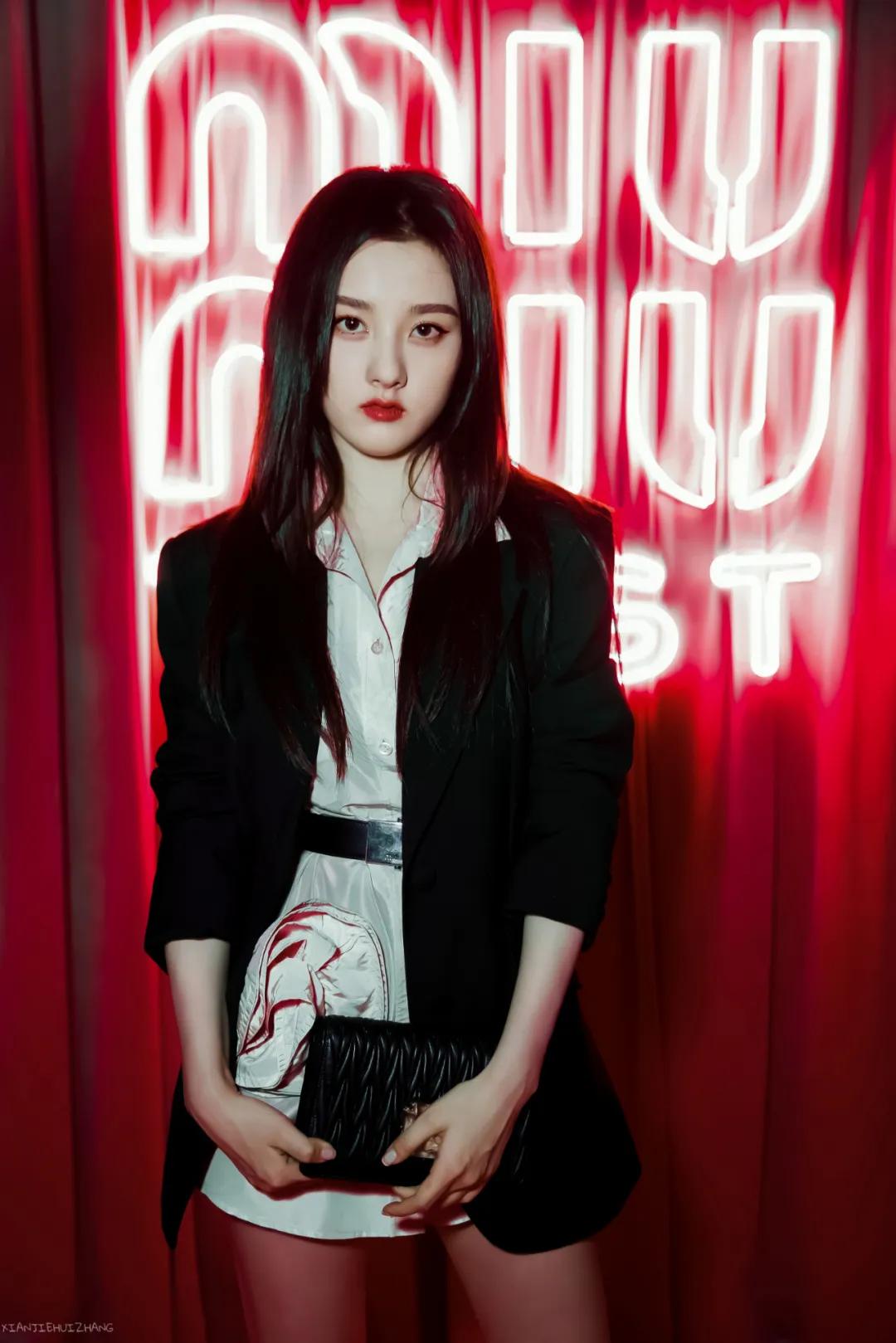 影视剧的女星持颜作“恶”，冷艳炫酷的“恶女风”它不香吗？