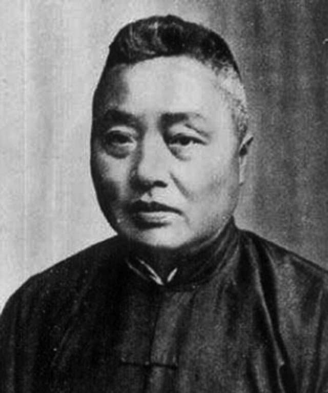 1986年,*小平邓**在京会见荣氏家族:你们就像杨家将,是有功的