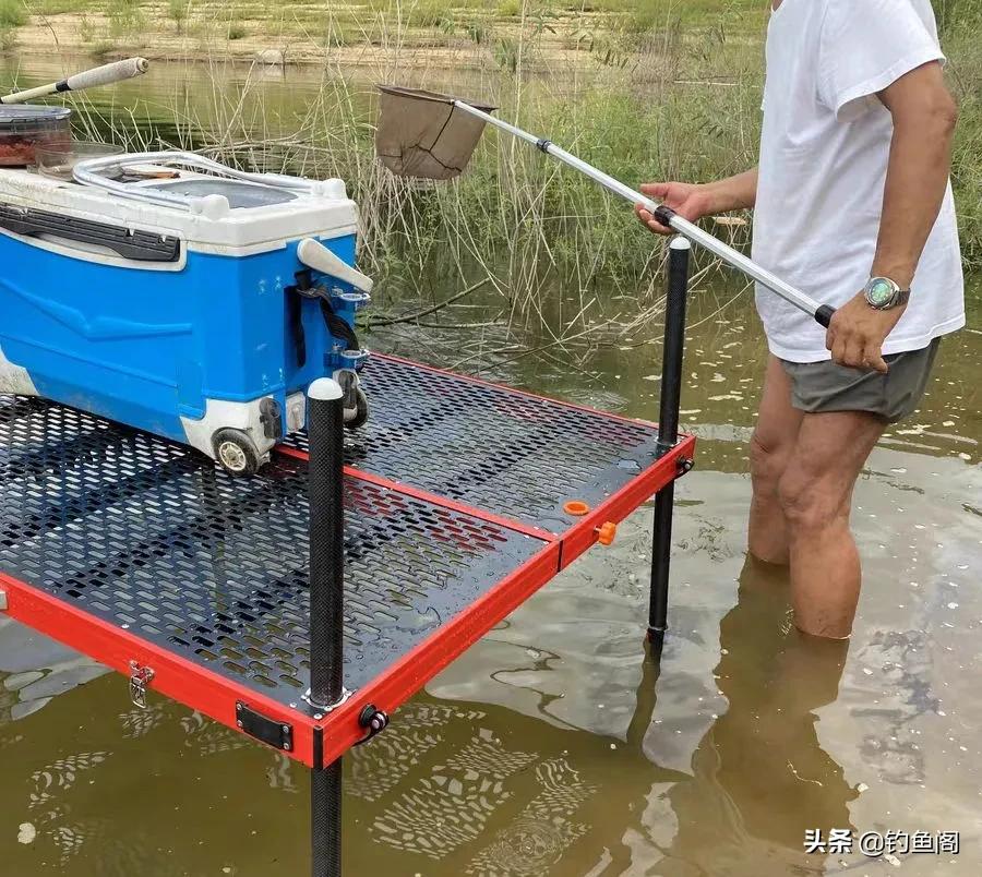 野钓买个钓台有必要吗,花几百买鱼竿钓小鲫鱼值得吗