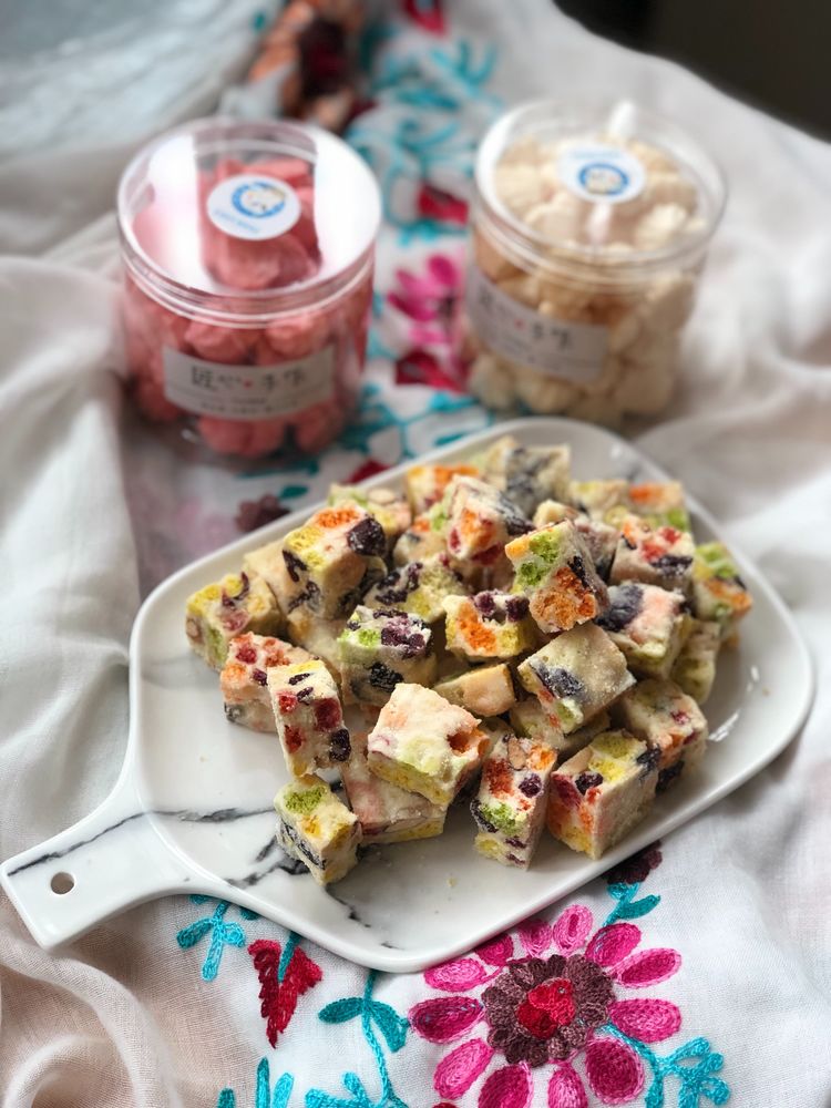 我陪女儿做烘焙年入20万女儿上了报我也成网红