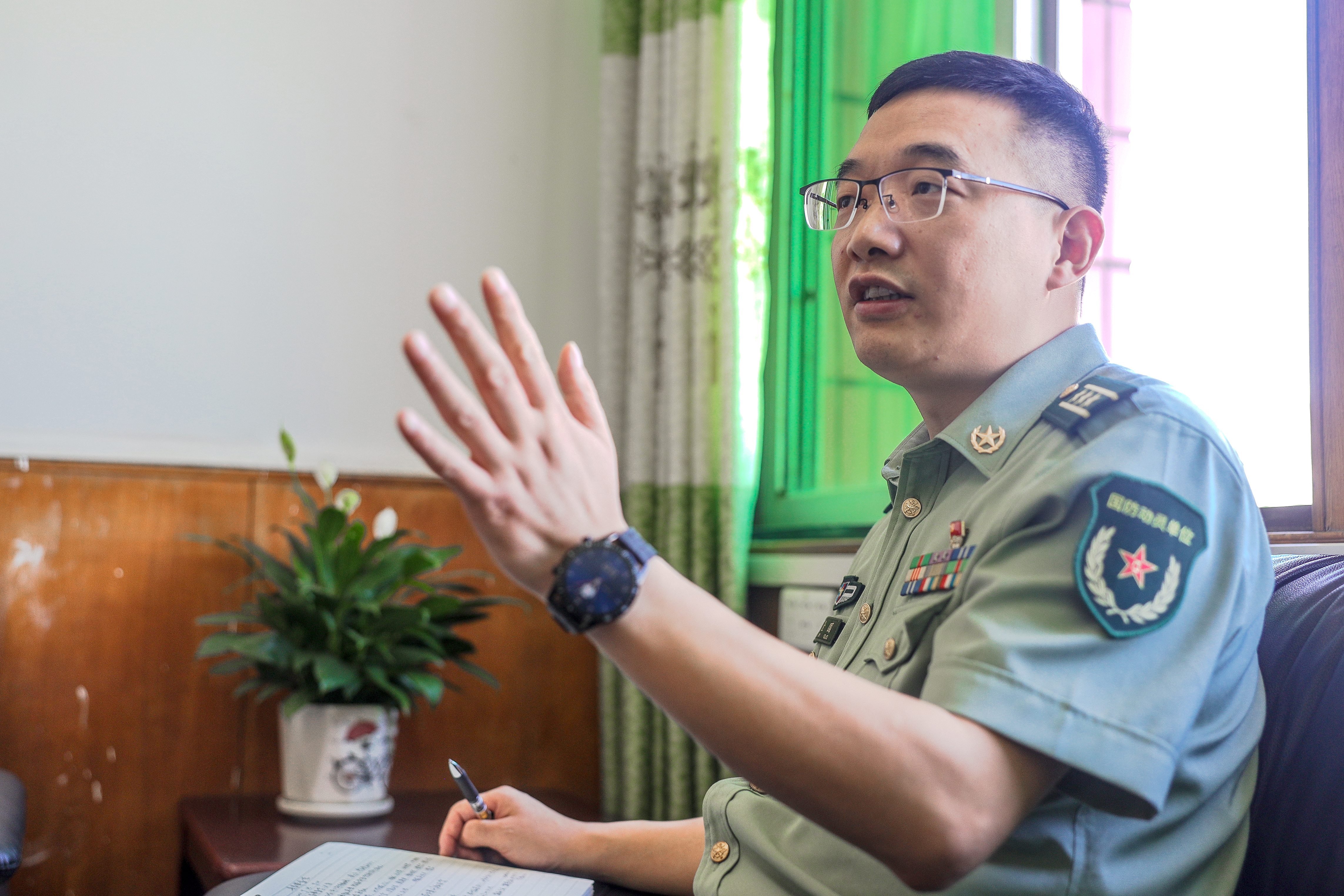 以国防教育的名义开展军训,国防教育和军训融入学校工作全局