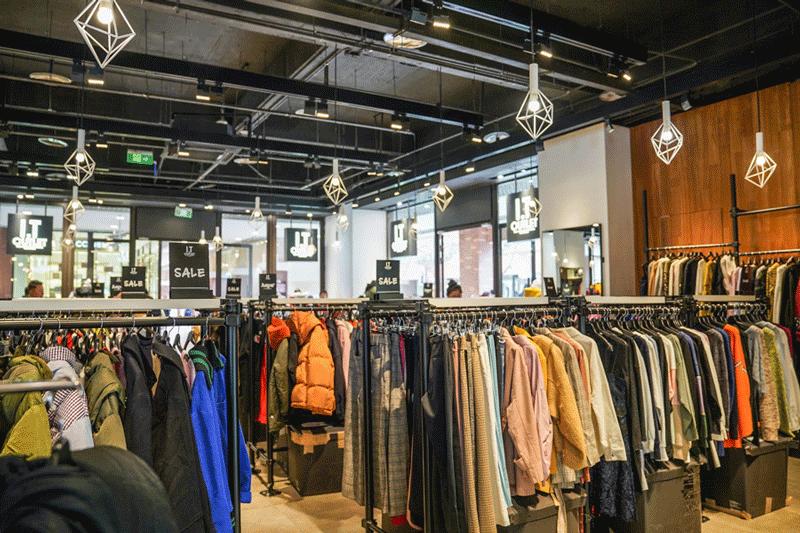 我们逛了天的成都时代奥莱，为你整理出这份春节新衣精明采购清单