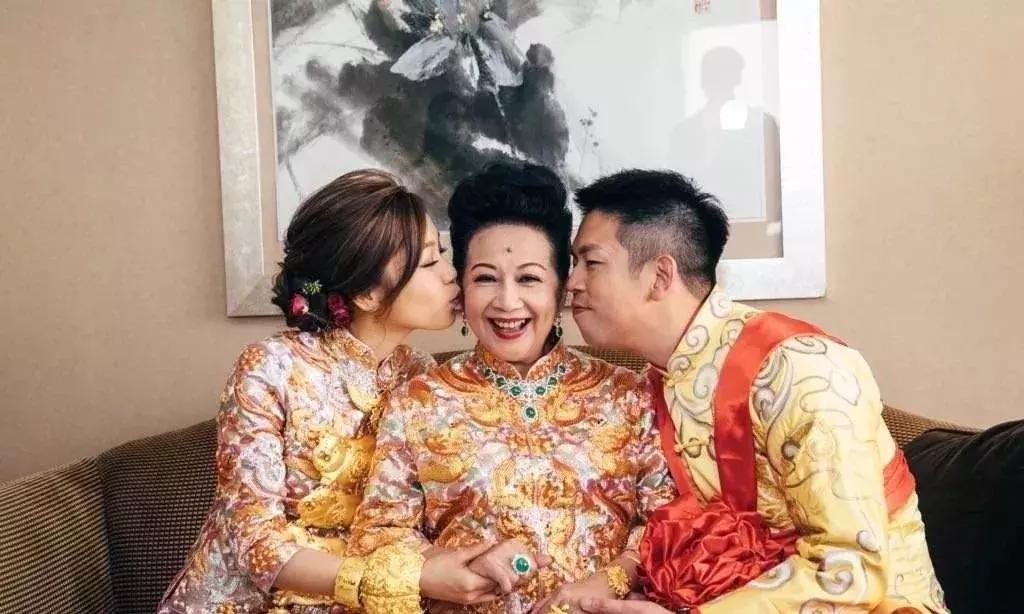 何超盈过大礼什么意思,何猷君晒姐姐何超盈过大礼仪式照