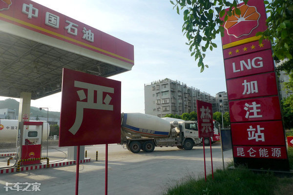 国六lng车价格,国六lng牵引车费气