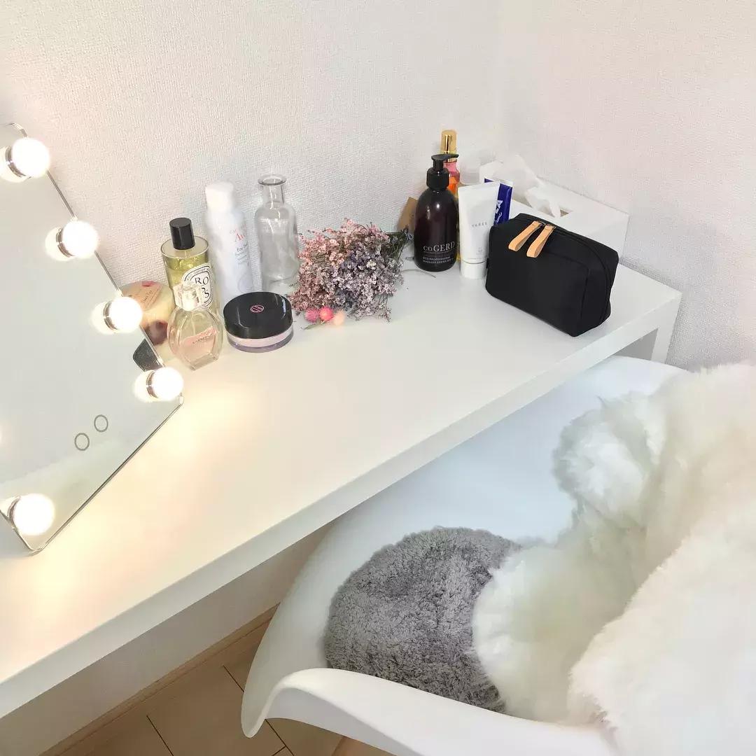 小姐姐晒出自己独居小屋后获赞无数！网友：我过的是什么日子？