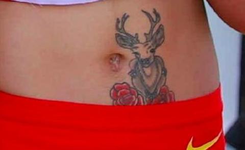 23岁短跑女神葛曼棋，为何比赛用布遮掩腰部？私密纹身是只梅花鹿