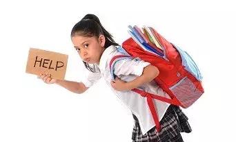 “减负”太遥远，现在我只想保住孩子的颈椎