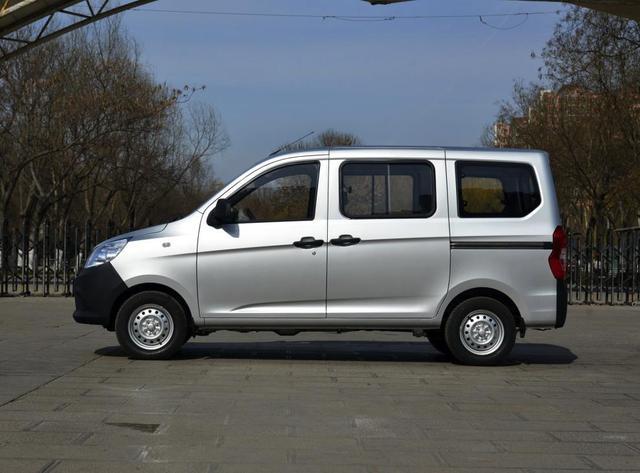 五菱之光v发动机好吗,17年的五菱之光v还能卖多少钱