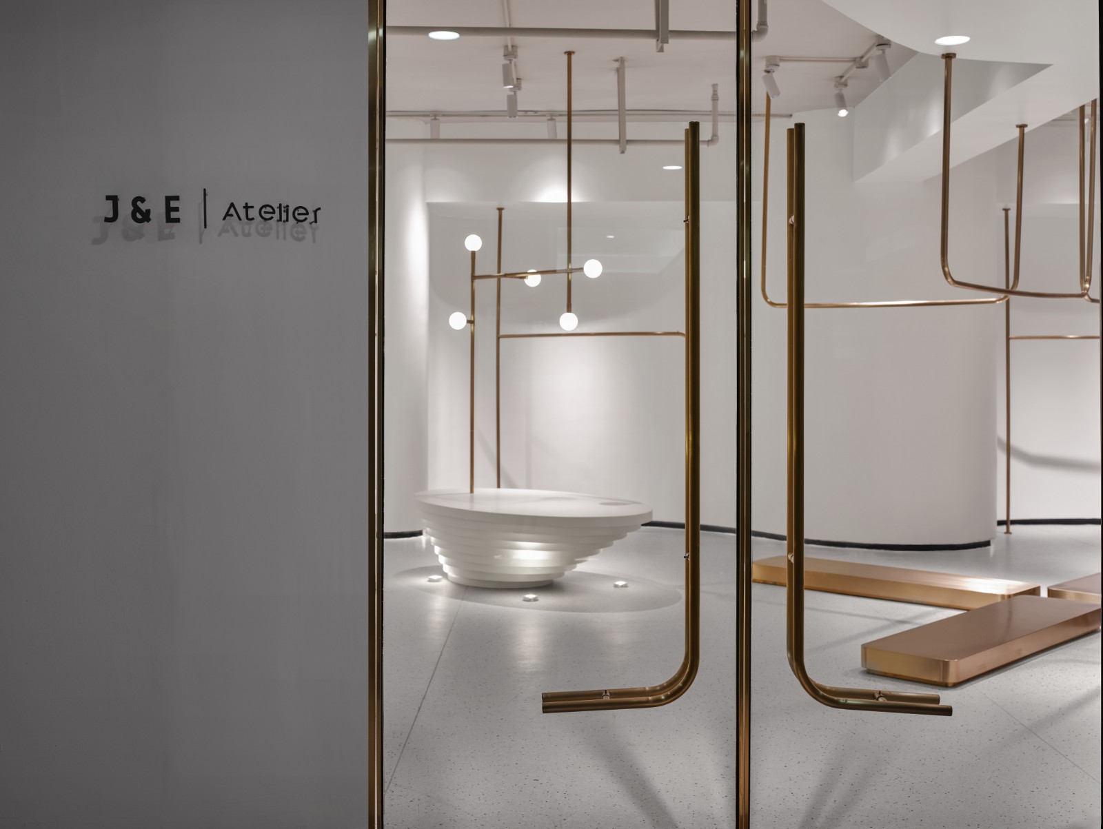 JEAtelier服装工作室用空间展示对服装和美的理解