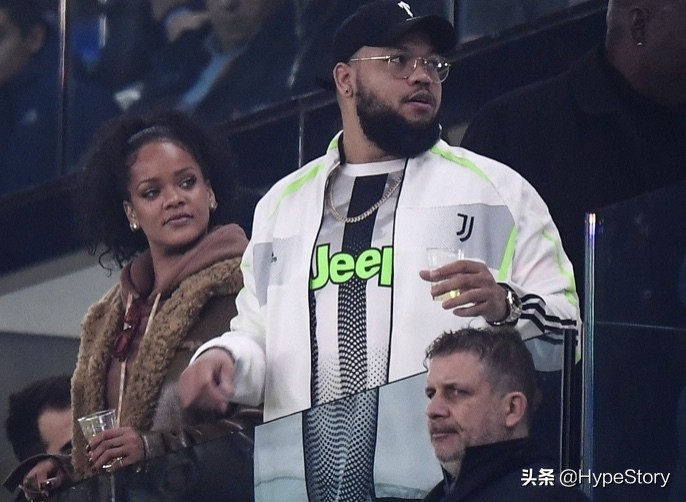 蕾哈娜足球,蕾哈娜在球场