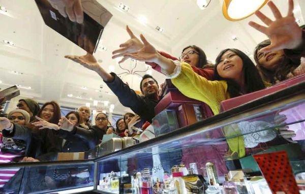 白小t官方卫衣,白小t套装