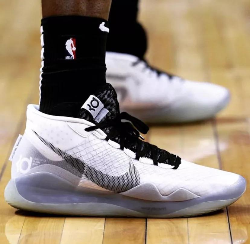 盘点nba球星上脚球鞋杜兰特篇,nba球员上脚的球鞋欧文