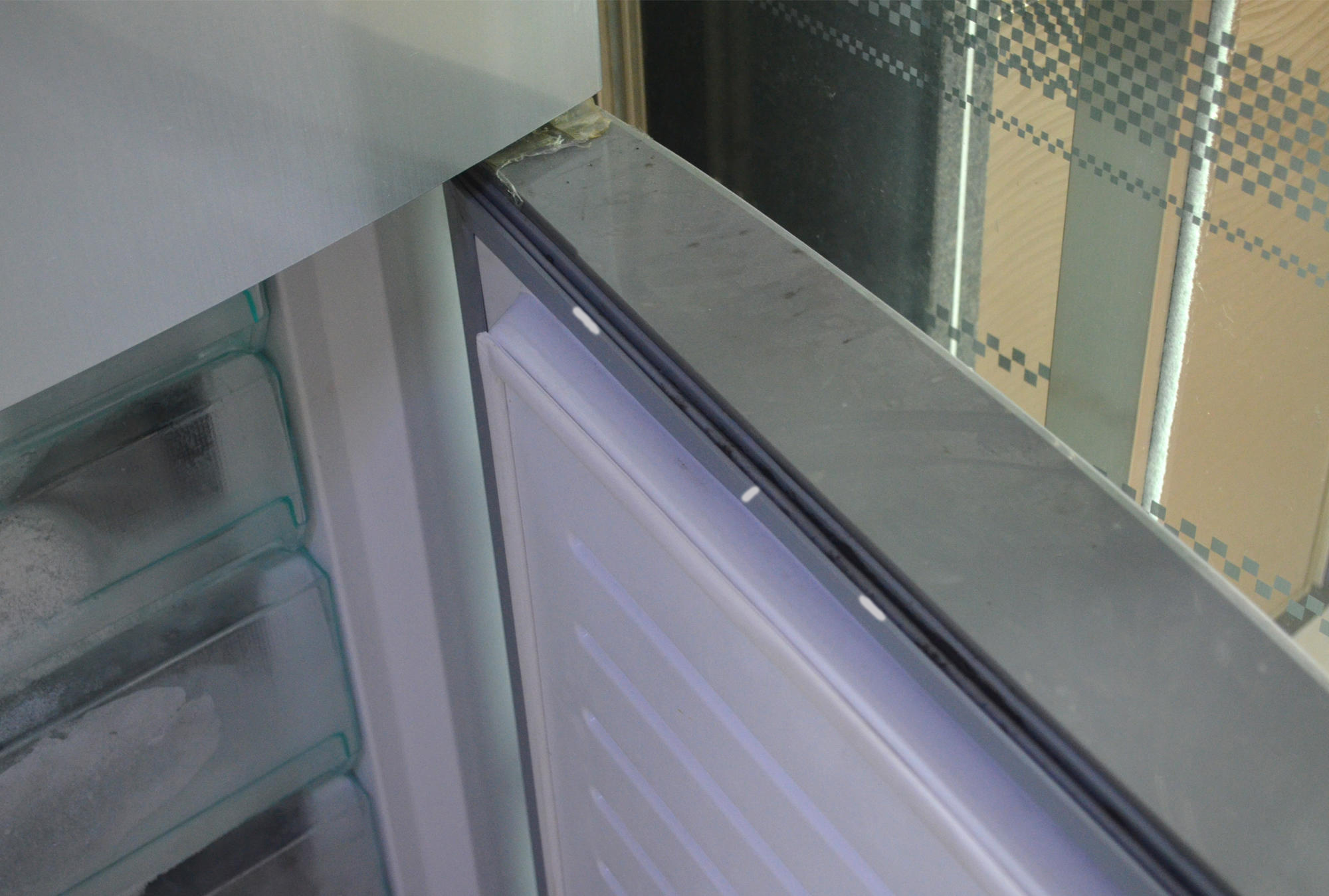 冰箱冷藏积水结冰的解决方法,冰箱冷藏室积水结冰怎么解决