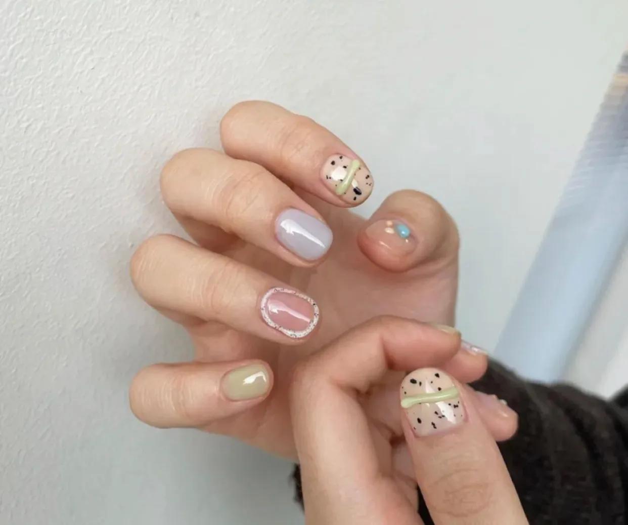 把春天画在指甲上吧,将春天画在指甲上