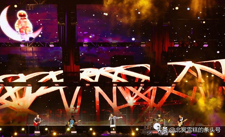 五月天演唱会19年上海虹口足球场,上海虹口4月份演唱会