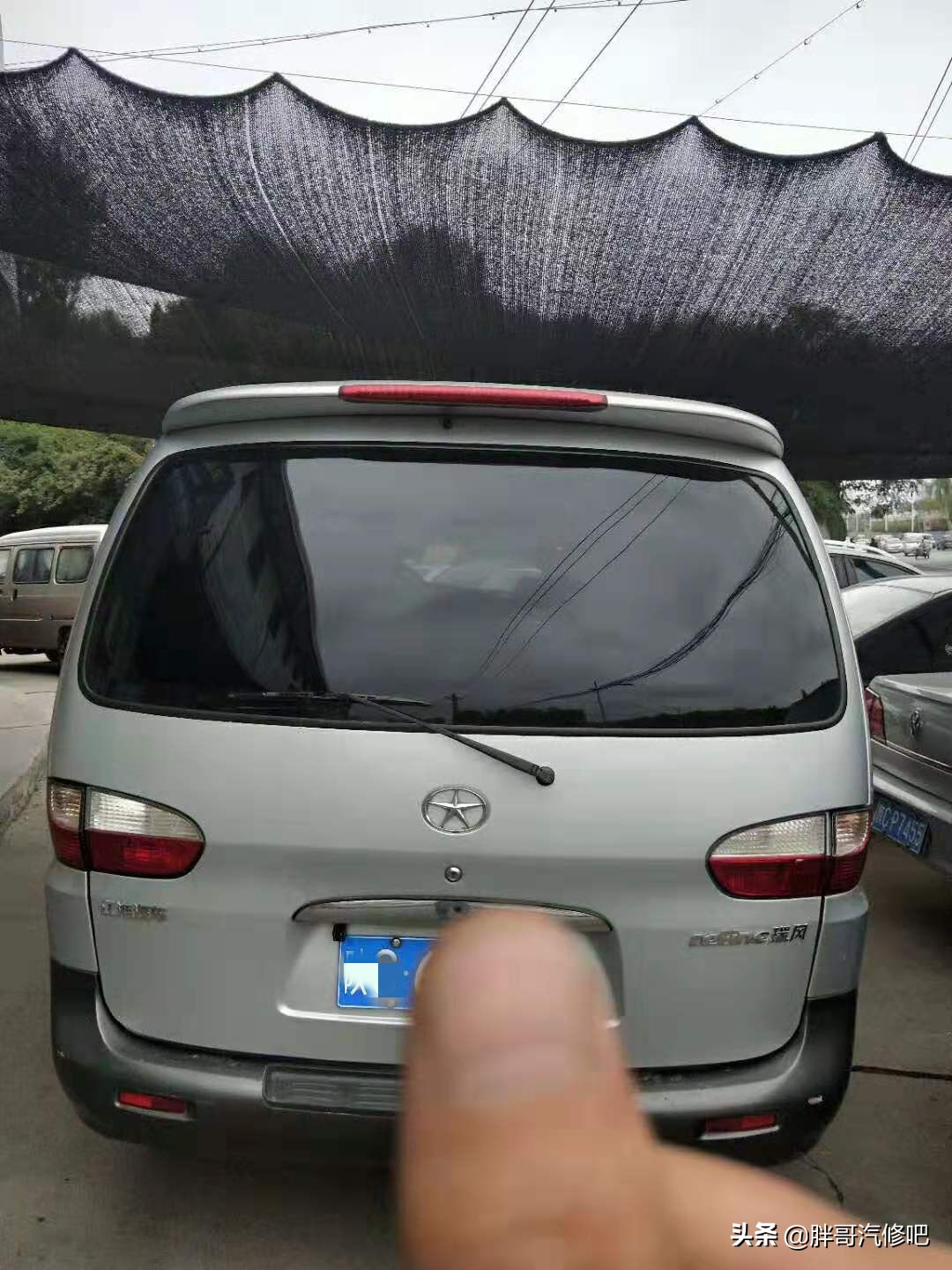 6年车龄的大型七座MPV价格冰点,比五菱大气多了就是费油