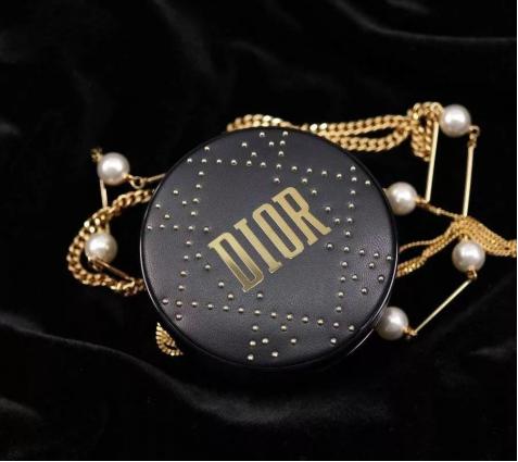 阿玛尼黑气垫怎么上妆不卡粉,阿玛尼和迪奥哪个品牌气垫比较好