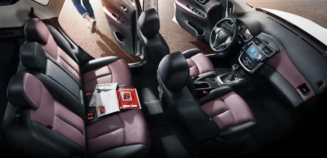 全新日产骐达上市起售价9.99万元,骐达2021款1.6lcvt智行版红色图片