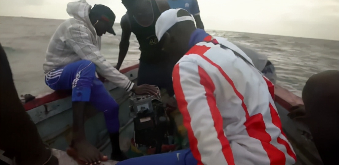 非洲人的捕鱼绝技，一天能捕7吨鱼，出海全凭肉眼找鱼