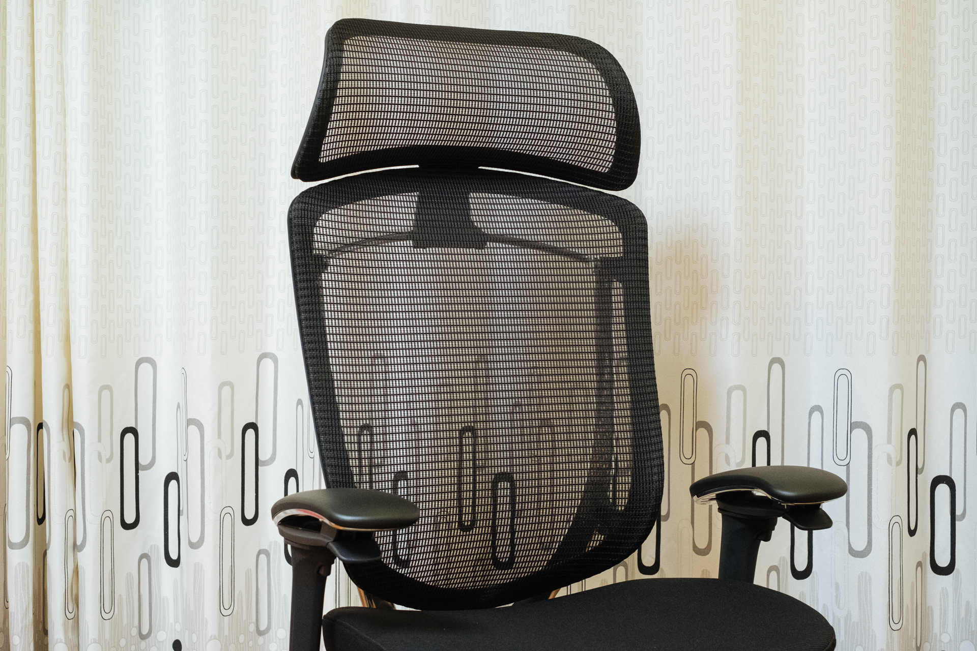 冈村电脑椅测评,冈村contessa一代和二代