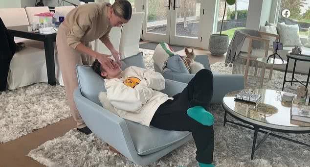 比伯遇到海莉后的改变,比伯和海莉低谷期