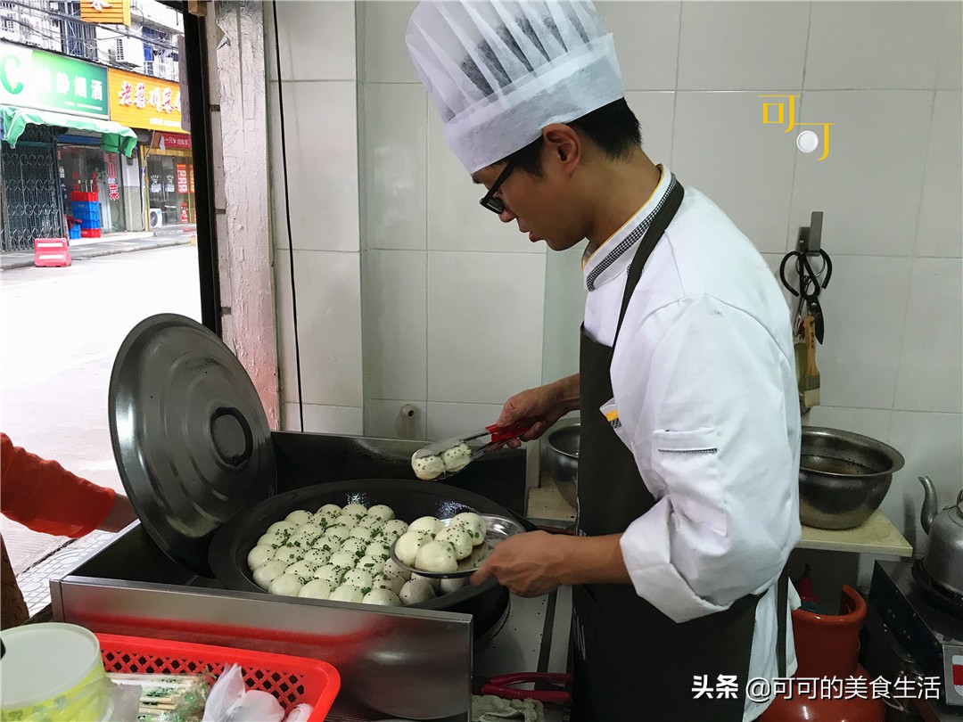 夫妻俩去菜场买菜,两口子去菜市场买鱼