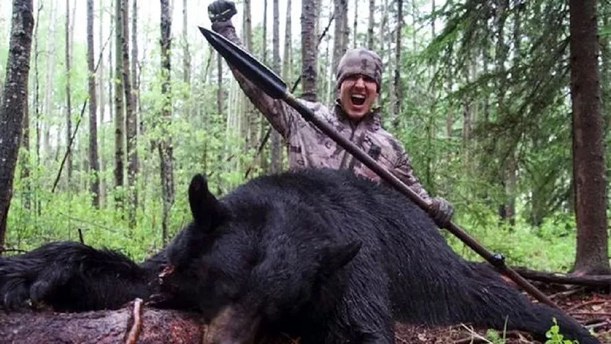 与熊同居28年神秘死亡，美国女人传奇的一生，隐藏着惊人结局