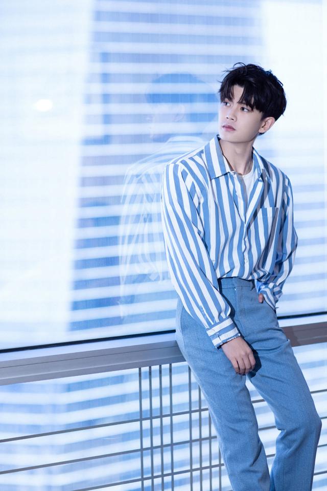 蝉联演员榜冠军之后，又宣传新商务，没背景的他真的火了吗