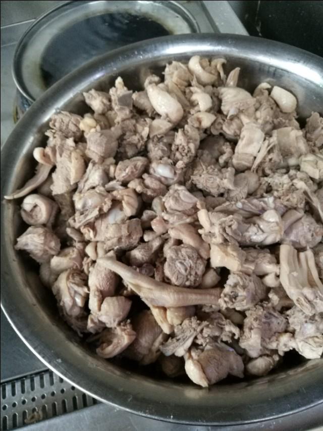 酸菜焖鸭子做法,酸菜鸭的做法大全家常菜